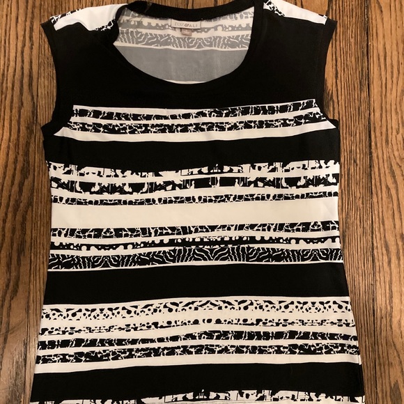 Black and white dress shirt - Picture 2 of 2